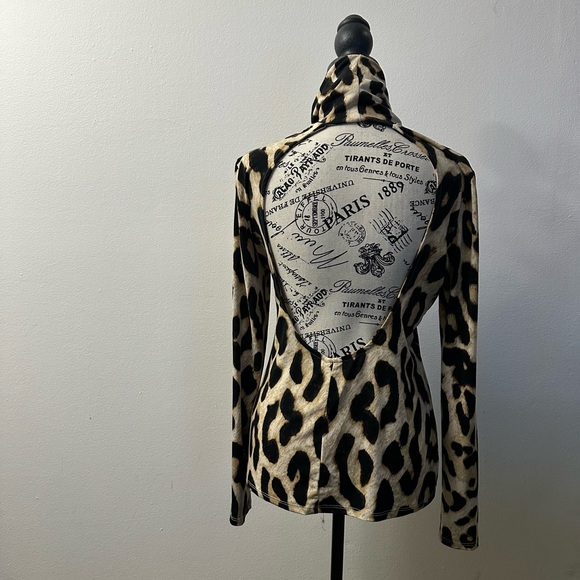 H&M Stretchy Leopard Print Top with Cut-Out back. - Picture 2 of 4